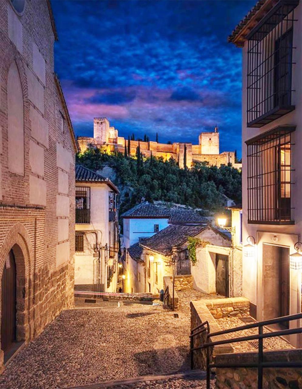 Apartasuite Centro Historico Atico Tranquilo Y Luminoso En El Corazon De Granada Exterior photo